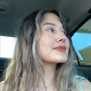 Meet your Posher, Petrita